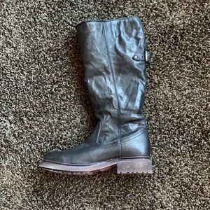 Tall winter boots lined with sherpa!